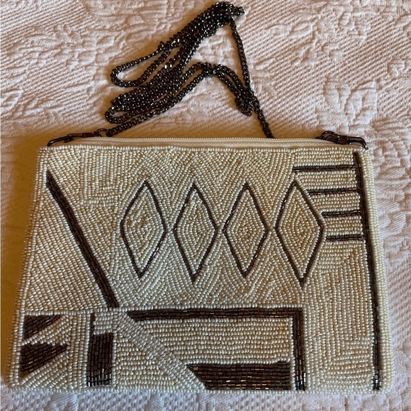 Handmade Geo pattern Beaded purse with metal link chain - Picture 1 of 4